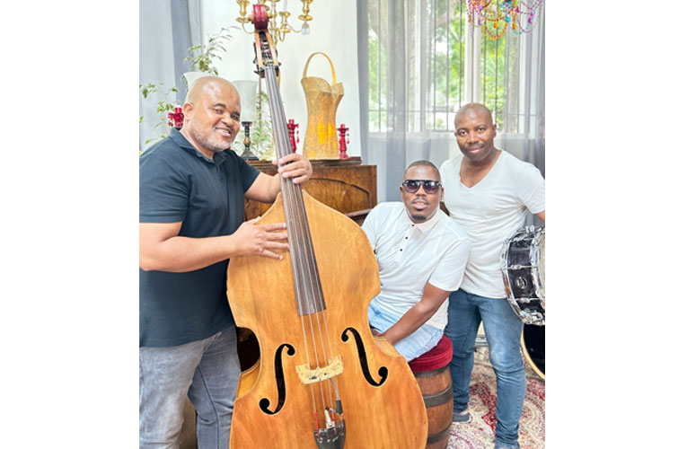 Sipho with bandmates and a double bass
